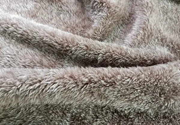 uni-flausch-kurzhaar-fellimitat-camel-stoff