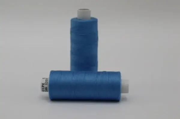 naehfaden-azurblau-500m-spule-accessoires
