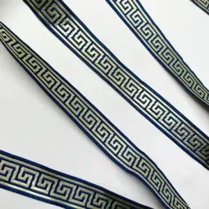 marine-blaues-22mm-breites-jacquardborte-band-mit goldenem-maeander-muster-accessoires