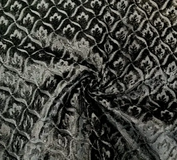 schwarzer-jacquard-samt-mit-ornamenten-in-barock-stil-stoff