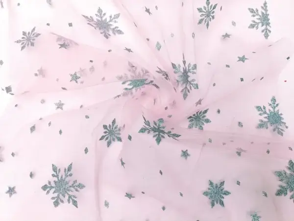 rosa-tuell-mit-silber-schneeflocken-elsa-stoff