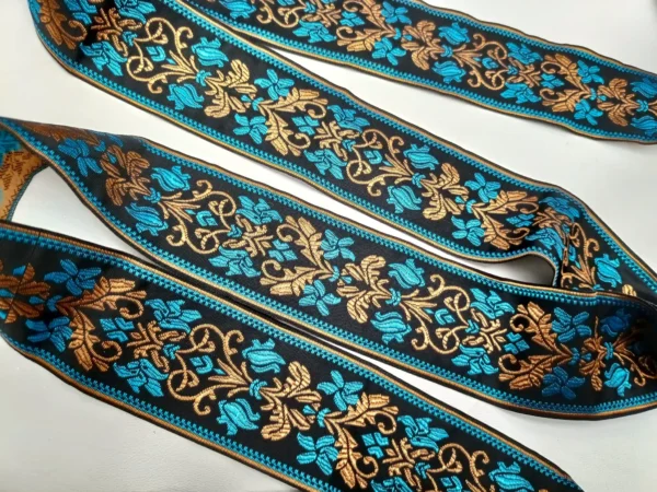 jacquardborte-blau-ziegel-ornament-bluetenmuster-50mm-breit-verzierung-naehen-trachtenmode-accessoires-heimtextilien-dekoration-accessoires