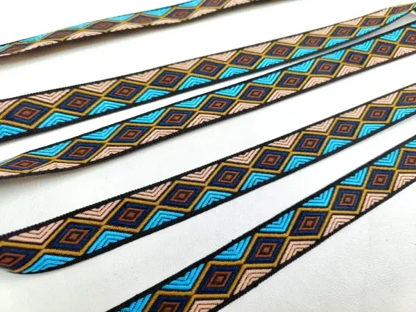 jacquardborte-blau-beige-ocker-ethno-muster-rauten-pfeilspitzen-geometrisch-symmetrisch-naehzubehoer-baender-meterware