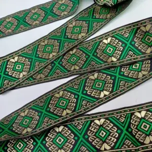 jacquardborte-gruen-schwarz-gold-geometrisches-muster-50mm-breit-rauten-quadrate-blaettermotive-verzierung-trachtenmode-kostueme-dekoration-naehen-accessoires
