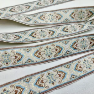 jacquardborte-ecru-ornamentmuster-30mm-breit-florale-elemente-orientalisches-design-textilband-verzierung-naehen-dekoration-trachtenmode-accessoires