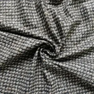 klassischer-wollstoff-mit-hahnentritt-muster-in-schwarz-grau-beige-weich-und-wärmend-geeignet-für-mäntel-und-blazer-stoff