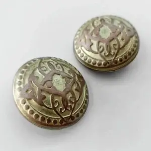 keltische-knoten-ornamente-knopf-altgold-mit-roten-muster-accessoires