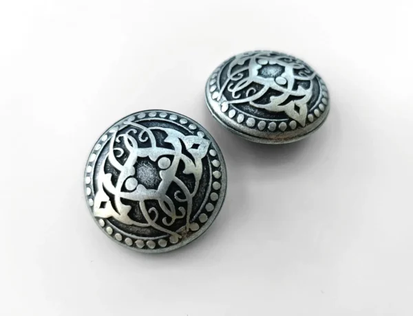 keltische-knoten-ornamente-knopf-altsilber-mit-silber-muster-accessoires