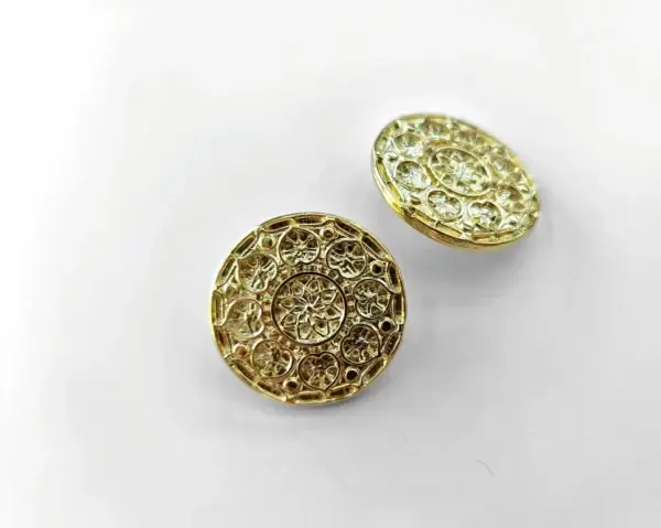 goldiger-zierknopf-metall-altsilber-ornament-herzmotiv-rund-trachten-knopf-kostüm-handarbeiten