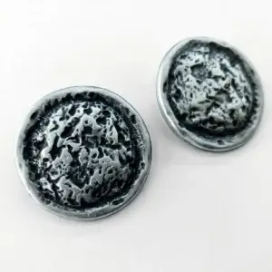 altsilber-zierknopf-metall-altsilber-poroese-oberflaeche-rustikal-trachten-knopf-kostuem-handarbeiten