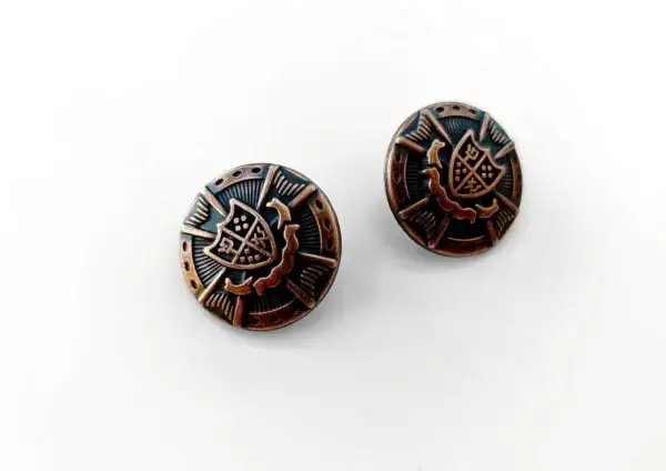 zierknopf-metall-bronze-wappen-schild-relief-trachten-knopf-kostuem-handarbeiten-accessoires