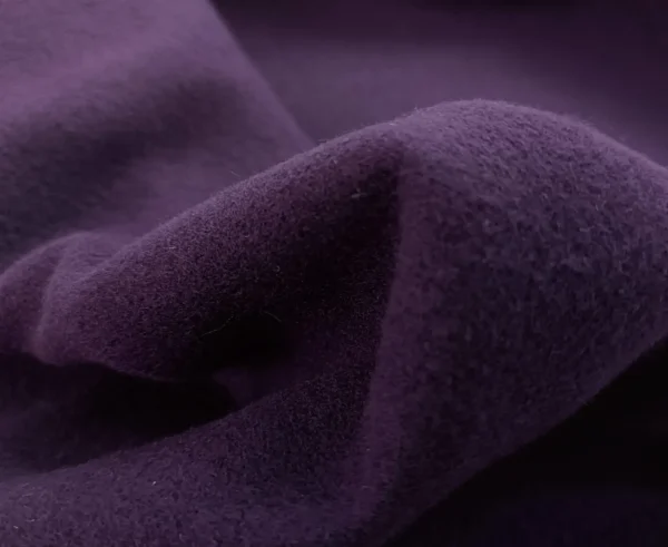 uni-aubergine-mantel-stoff