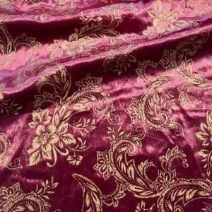 bordeaux-paisley-barock-ornamente-in-gold-samt-stoff
